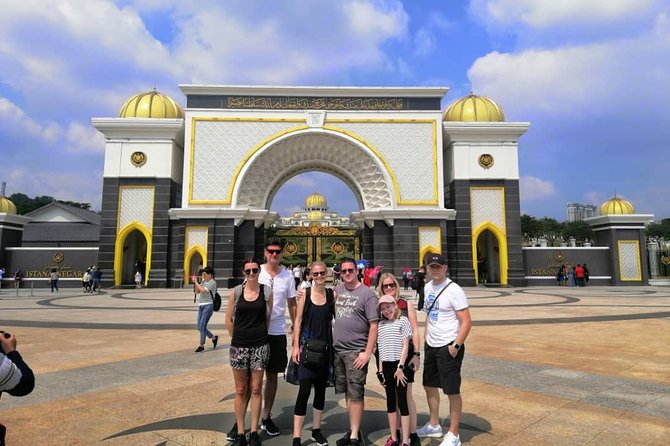 1 Day Private Vehicle With Driver -Explore Malaysia By Your Own Plans - Choosing the right vehicle for your group