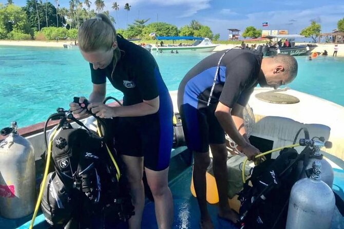 3 Semporna Islands Tour with Snorkel or Diving Experience - Small-group help from the crew