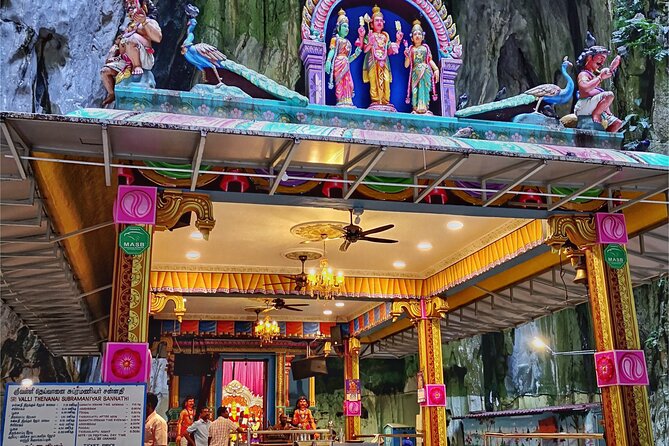 Batu Caves and Sari Experience with Batik Workshop - Why the temple visit needs respectful preparation