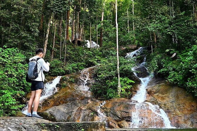 Batu Caves & Putrajaya Highlights: Landmarks & Botanical Garden - Putra Mosque and the government hill