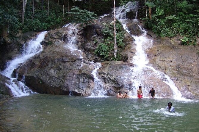 Batu Caves, Waterfalls, Hotspring, Batik & Pewter Tour with Lunch - Guides, group size, and the pace of the day