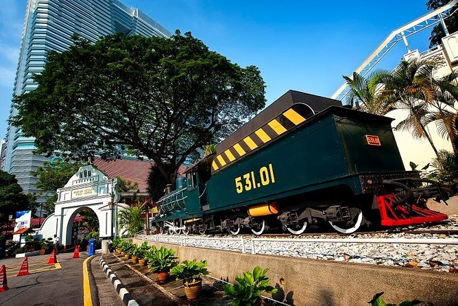 Best of Kuala Lumpur City Tour Including National Museum and National Monument - Craft shopping at the Kuala Lumpur Craft Complex
