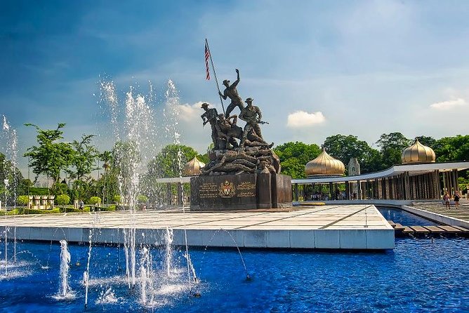Best of Kuala Lumpur City Tour Including National Museum and National Monument - National Monument and the story of independence