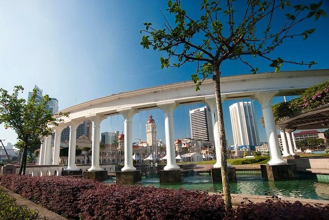 Best of Kuala Lumpur City Tour Including National Museum and National Monument - Starting with the Petronas Twin Towers