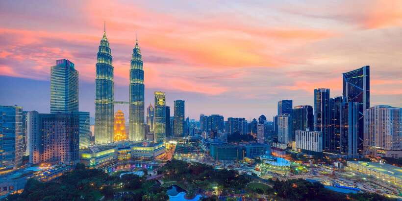 Best of Kuala Lumpur Tour with Twin Tower Entry - Mosques, railways, and the old capital