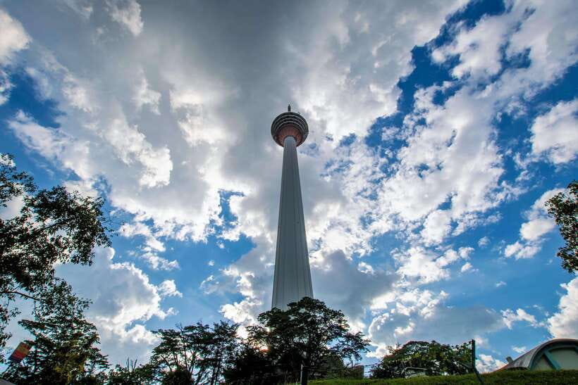 Best of Kuala Lumpur Tour with Twin Tower Entry - Reaching the Petronas Twin Towers