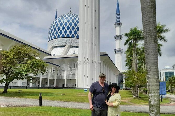 Blue Mosque And Batu Caves Private Tour from Kuala Lumpur - Should you book the Blue Mosque and Batu Caves outing?