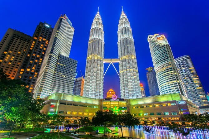 ~Chauffeur: Johor Bahru to Singapore Van Transfer - Communication that reduces border-day stress