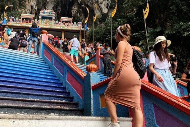 Countryside Tour Waterfall, Hot Springs & Batu Caves With Lunch - A short look at Malaysian batik