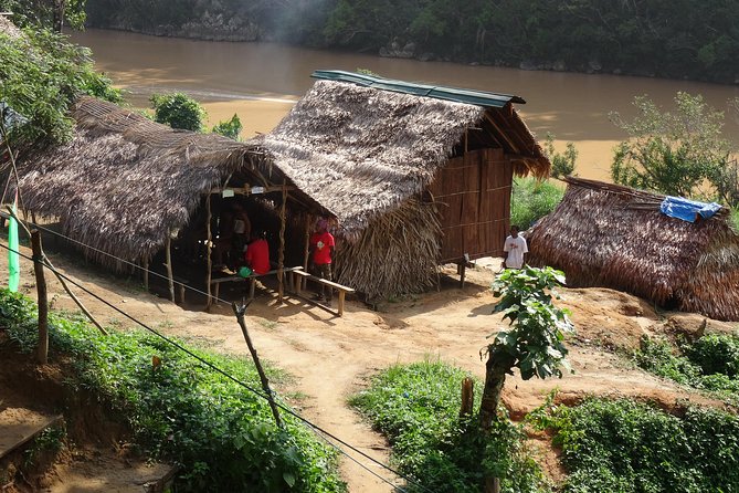 Day Tour Aborigine Village @ Rainforest Taman Negara + Batu Caves - Entering Taman Negara by boat