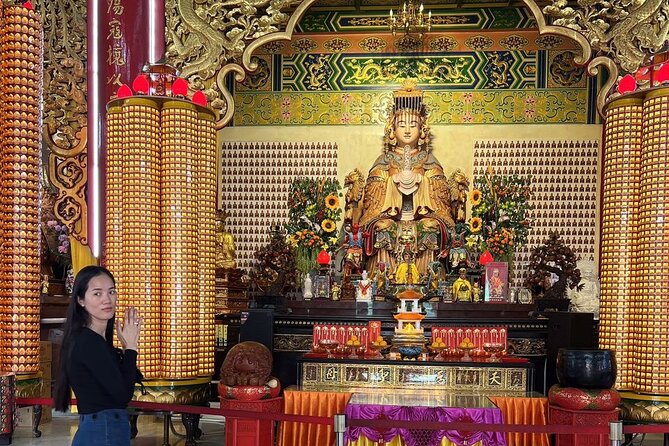 Exclusive Half Day Batu Caves and Private City Tour Kuala Lumpur - Finish at the Petronas Twin Towers