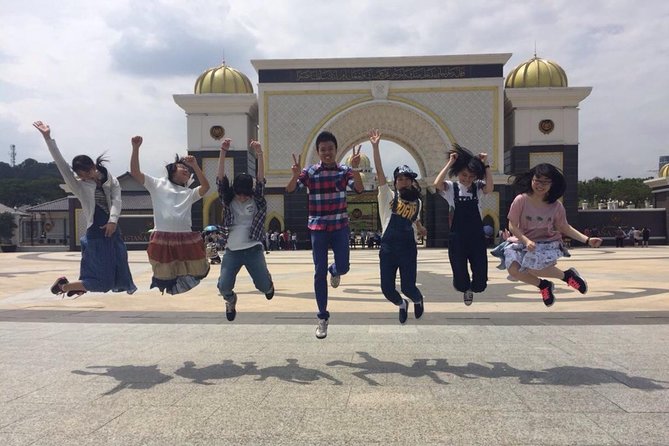 Explore Kuala Lumpur: Iconic City Landmarks & Batu Caves - What the driver-guide adds