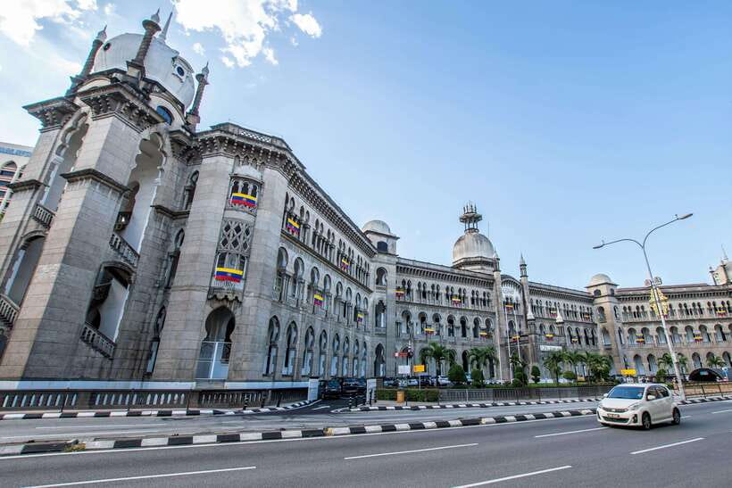 From KLIA or Port Klang: Kuala Lumpur Transit Tour - National Mosque: architecture and dress rules