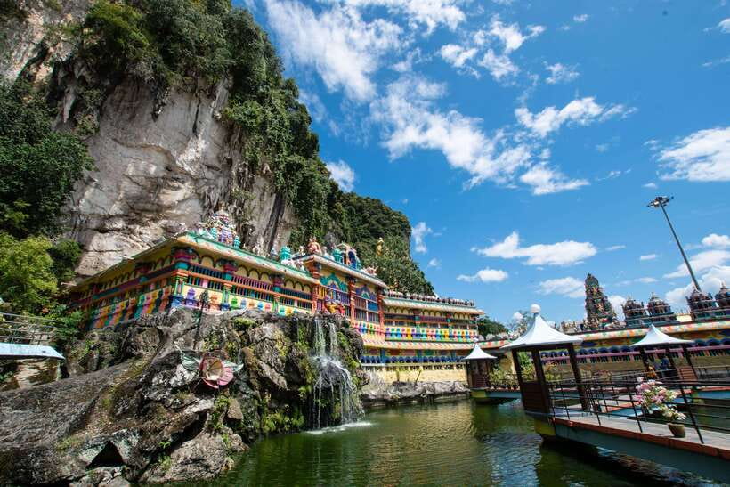 From KLIA or Port Klang: Kuala Lumpur Transit Tour - Through the Golden Triangle to Petronas