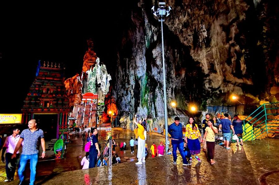 From Kuala Lumpur: Batu Caves Cultural Temple Tour - Chinatown, local food, and the art of a short bargain