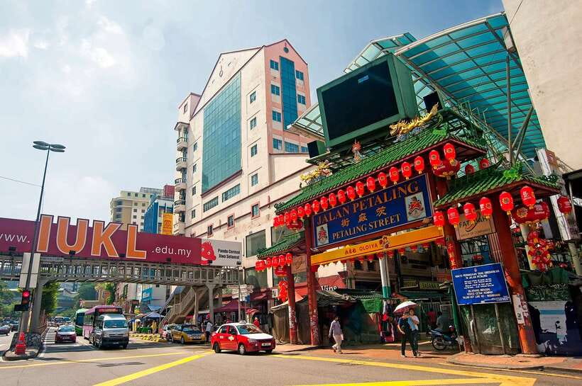 From Kuala Lumpur: Batu Caves Cultural Temple Tour - The driver-guide makes or breaks the day