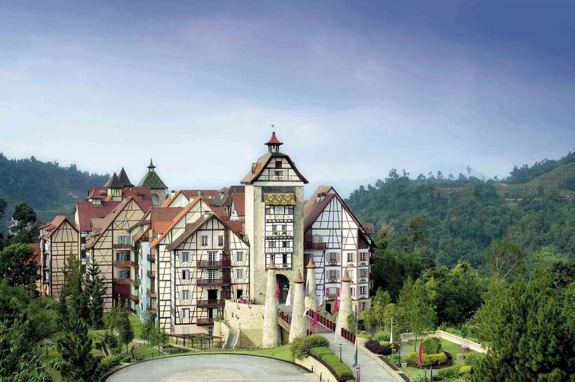 From Kuala Lumpur: Colmar Tropicale and Batu Caves Day Trip - A day of sharp contrasts from Kuala Lumpur