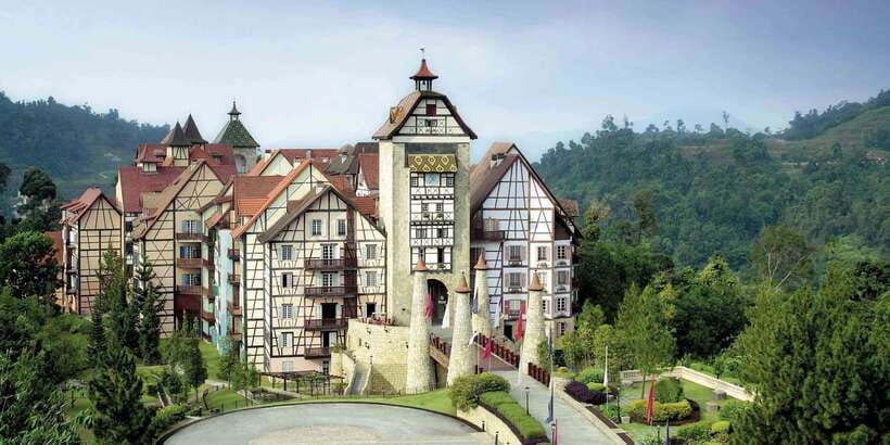 From Kuala Lumpur: Colmar Tropicale and Batu Caves Day Trip - Colmar Tropicale, France by way of Malaysia