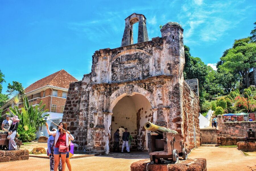 From Kuala Lumpur: Historical Melaka Day Tour with Lunch - Guides, vehicles, and group rhythm