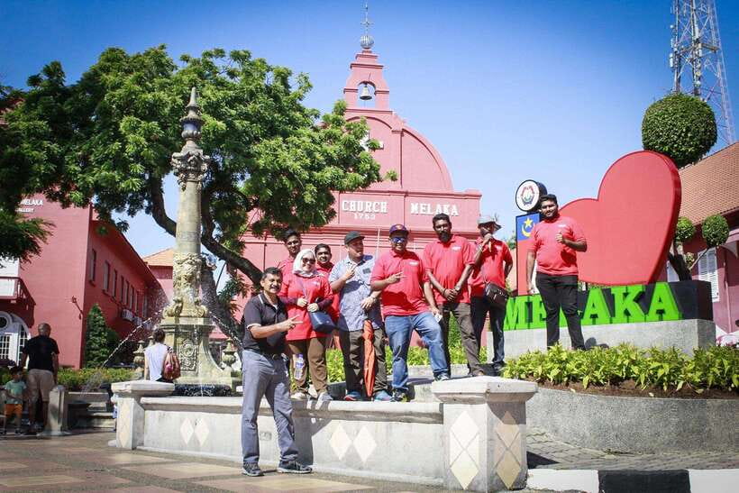From Kuala Lumpur: Malacca Private Day Tour - Getting your bearings around Dutch Square
