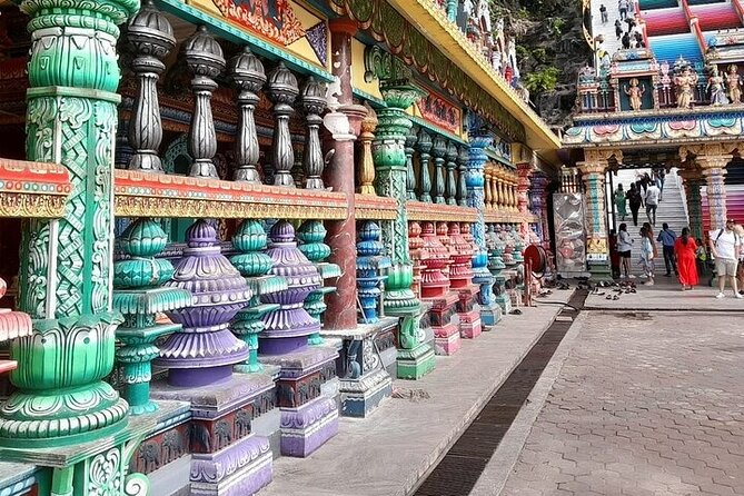 Full Day Kuala Lumpur City Tour with Petronas Twin Tower Tickets - Thean Hou Temple, Hindu shrines, and national mosques