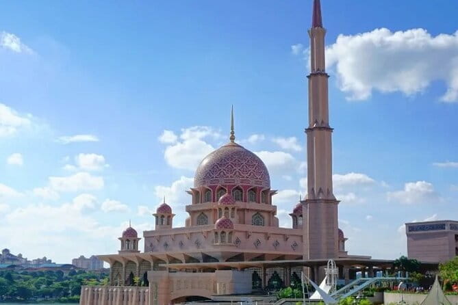 Genting Highlands & Batu Caves Include Cable Car Tickets - One hour at Genting Highlands Premium Outlets