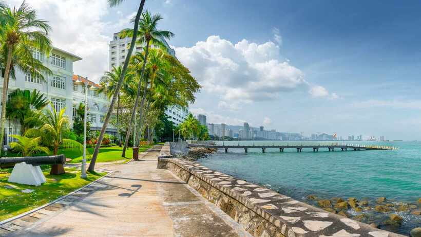 George Town: 5-Hour Penang Island City Tour - Coffee Tree, white coffee, tea, and pewter
