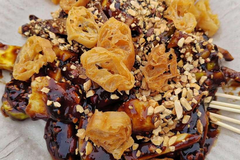 George Town: Authentic Food Tour with 12+ Tastings - What the small group adds