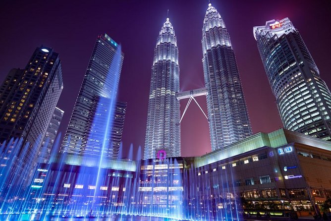 Glittering Night at Lake Symphony, River of Life & Saloma Bridge - A practical three-and-a-half-hour look at Kuala Lumpur after dark