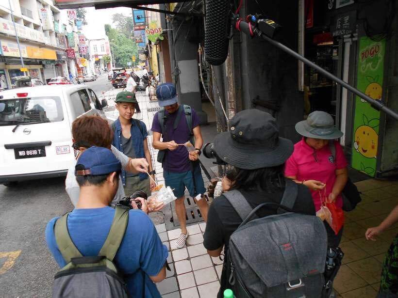 Hidden Kuala Lumpur: 4-Hour Bike Tour - Narrow alleyways that connect old and new Kuala Lumpur
