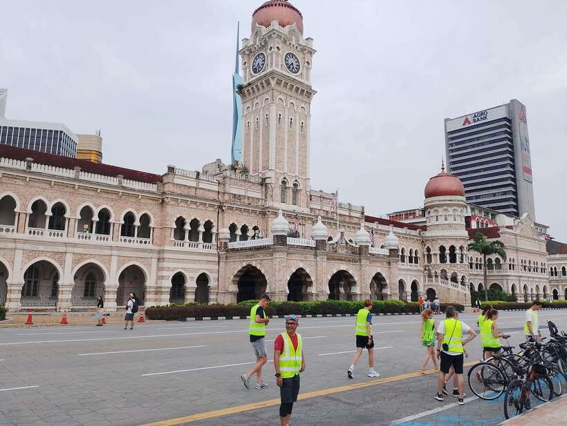 Hidden Kuala Lumpur: 4-Hour Bike Tour - Chinese eateries, handmade trades, and daily rituals