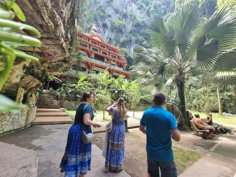 Ipoh Cave Temples Tours - Mirror Lake, a peaceful final stop with an extra fee