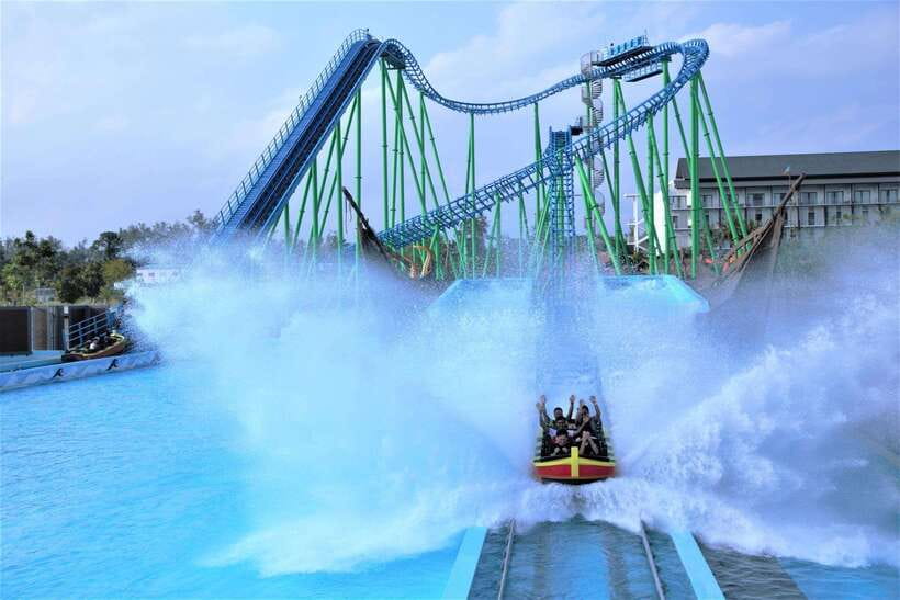 Johor: Adventure Waterpark Desaru Coast Entry Ticket - Tidal Wave Beach and the giant wave pool