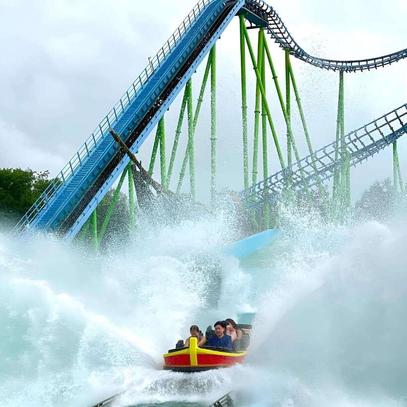 Johor: Adventure Waterpark Desaru Coast Entry Ticket - When queues and crowds matter