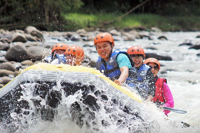Kiulu River Water Rafting Day Tour from Kota Kinabalu - Lunch beside the river