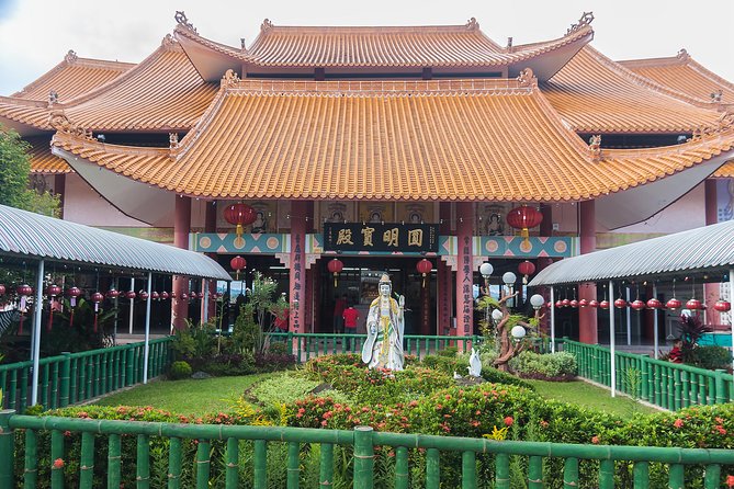 Kota Kinabalu City Half Day Tour - Meeting the statues at Pu Toh Tze Temple