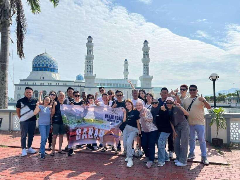 Kota Kinabalu: Private City Tour Day Trip - City Mosque: admire the waterside setting