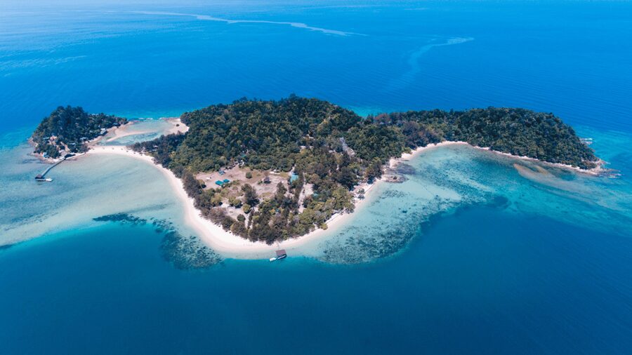 Kota Kinabalu : Snorkeling at Ara Dinawan Private Island - The sunset promise and the actual schedule