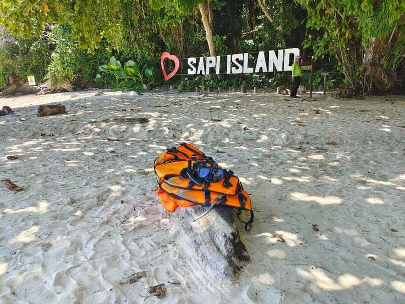 Kota Kinabalu: Twin Island Day Trip Tour ( Sapi & Manukan ) - The shared format is the biggest practical weakness