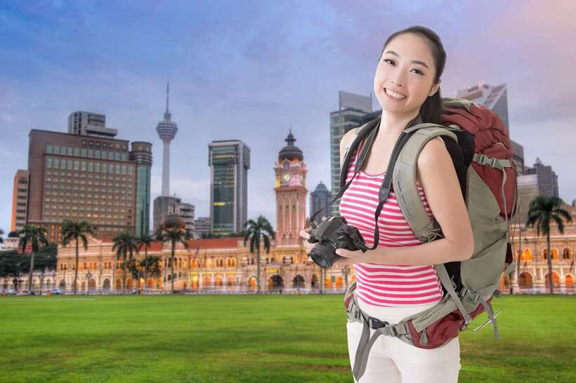 Kuala Lumpur: 4-Hour Authentic Local Markets & Event Tour - Central Market and Malaysian handicrafts