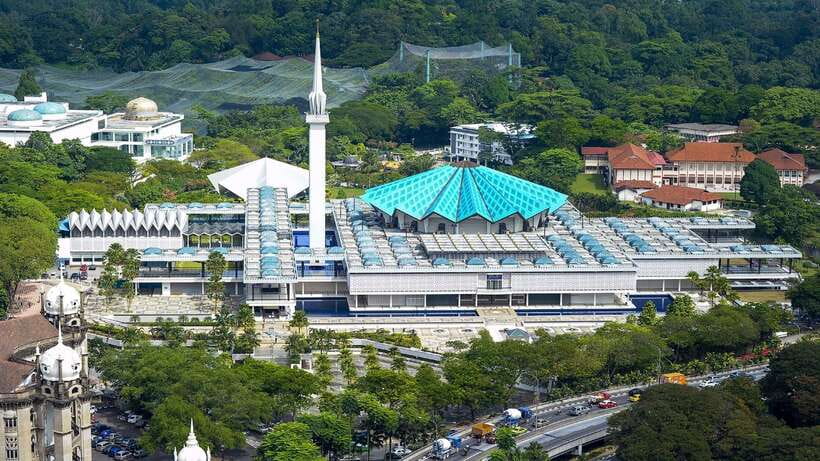 Kuala Lumpur 4-Hour Religious Harmony Tour - What the private car adds in Kuala Lumpur’s heat