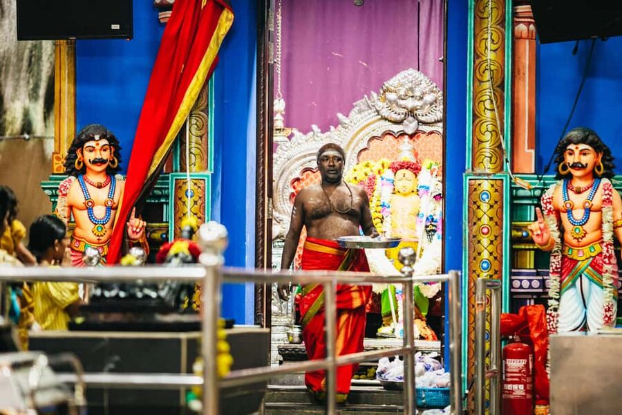 Kuala Lumpur: Batu Caves Half-Day Tour with Pick-Up Option - Pickup, clothing, and small practical details