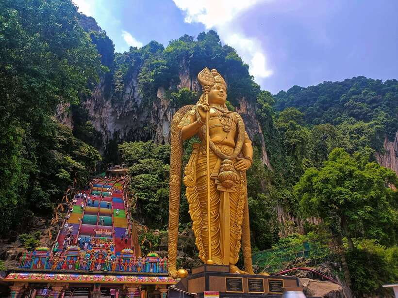 Kuala Lumpur: Batu Caves, Ramayana Caves & Kanching Falls - Starting the day with pickup and local stories