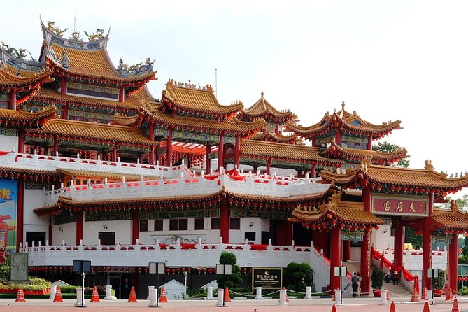 Kuala Lumpur City & Batu Caves Temple Private Tour - Thean Hou Temple and the city’s Chinese traditions