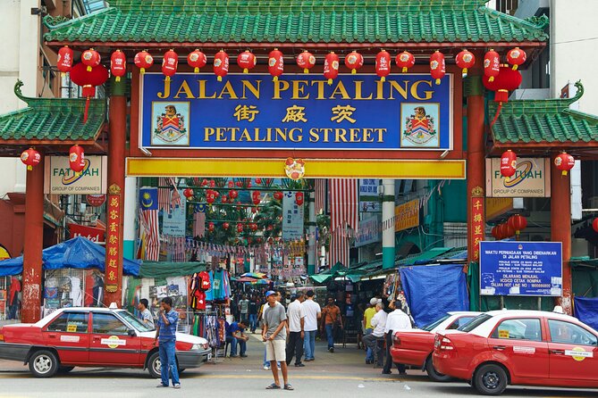 Kuala Lumpur City & Batu Caves Temple Private Tour - The National Mosque: an important Islamic landmark