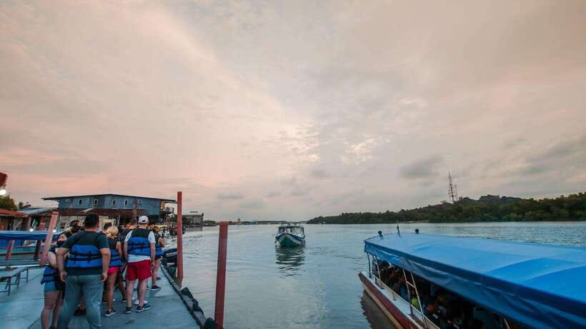 Kuala Lumpur: City Sights, Batu Caves and Fireflies Day Trip - Seafood dinner beside the river