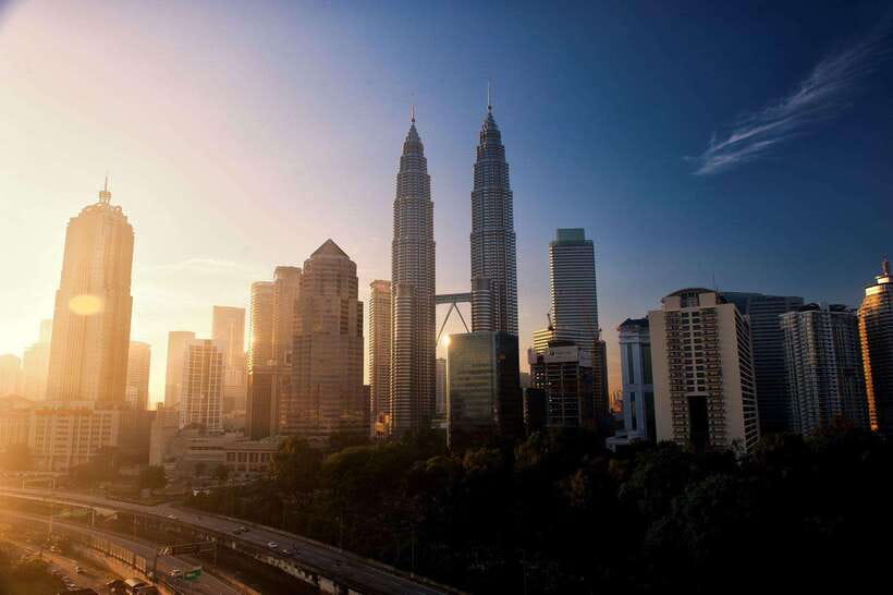Kuala Lumpur: City Tour & Batu Caves Combo - Batik, chocolate, and the shopping stops