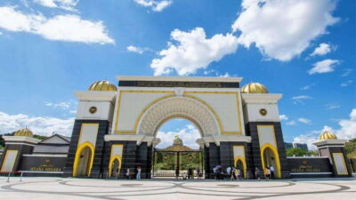 City Tour, KL Tower Ticket & Putrajaya w/ Boat