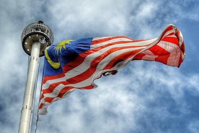 Kuala Lumpur City Tour with 21 Attraction (Private) - Batik, national memory, and the botanical district