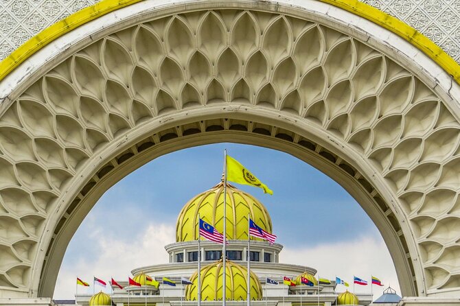 Kuala Lumpur City Tour with Batu Caves Discovery (Shared) - The River of Life’s short waterfront pause